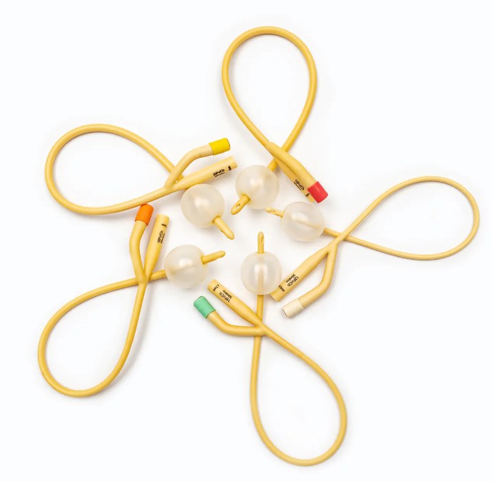 Hvordan påvirker materialene og strukturen til et urinkateter den faktiske brukeropplevelsen?